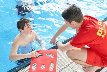 DLRG Pressefoto Schwimmausbildung